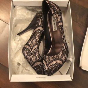 Steve Madden beautiful lace detail heels